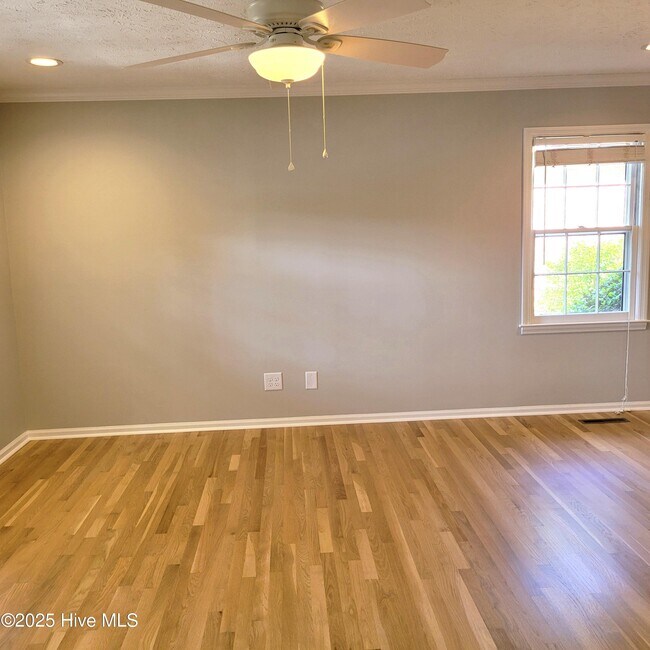 Building Photo - 62 Pine Ridge Dr