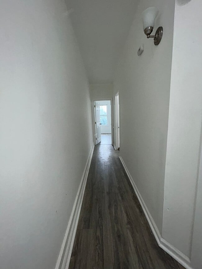 Building Photo - 3 BD / New renovation CO