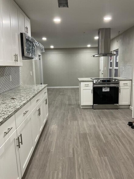 Building Photo - 4601 Harwen Terrace