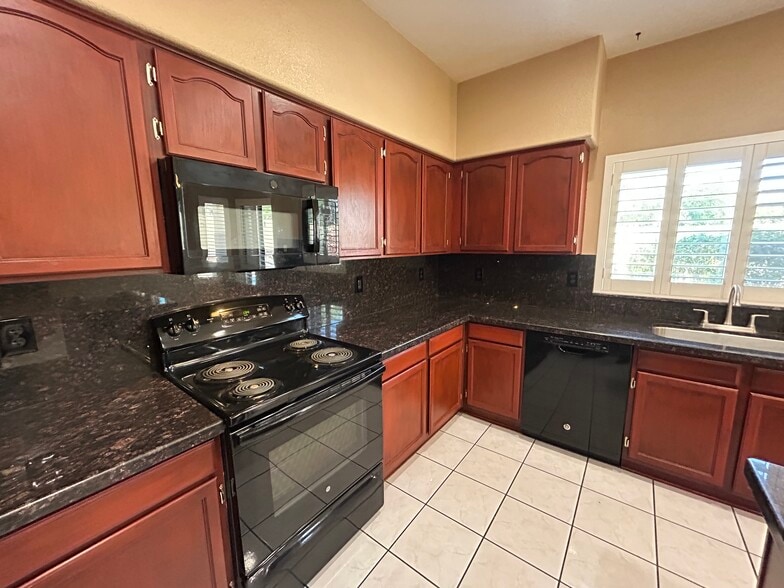 Building Photo - 4334 E Anderson Dr