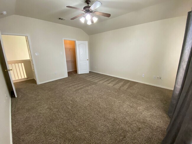 Building Photo - Step into this stunning 4 bedroom, 2.5 bathroom haven that radiates modern elegance and abundant ...