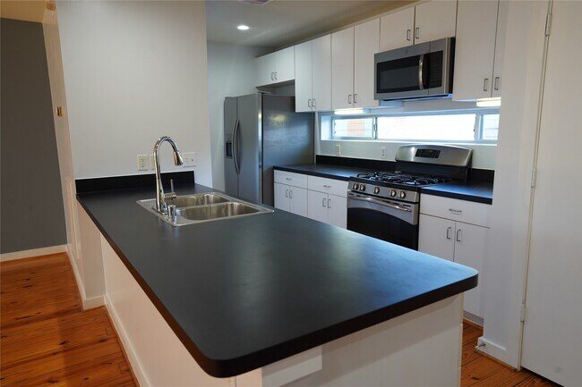 Building Photo - 2716 Chenevert St