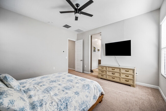 Building Photo - 4827 E Village Dr