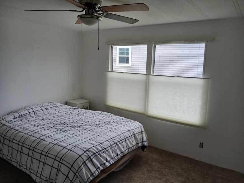 Spare Bedroom - 421 Hidden Cove Rd