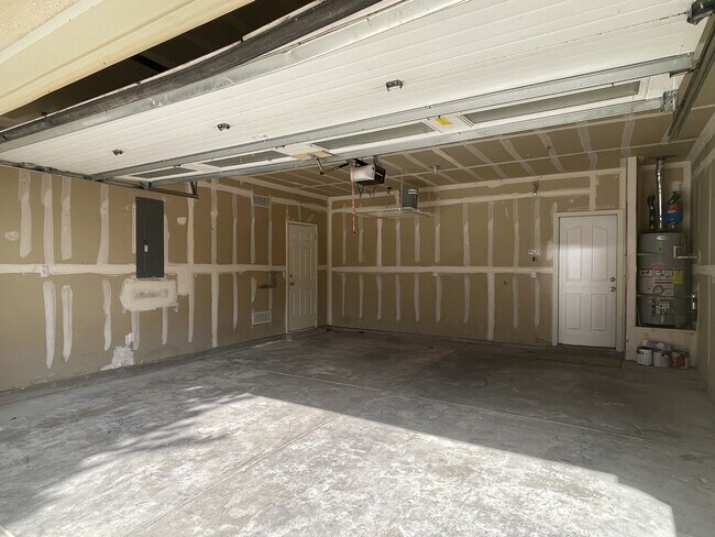 Building Photo - 3540 Clear Creek Rd