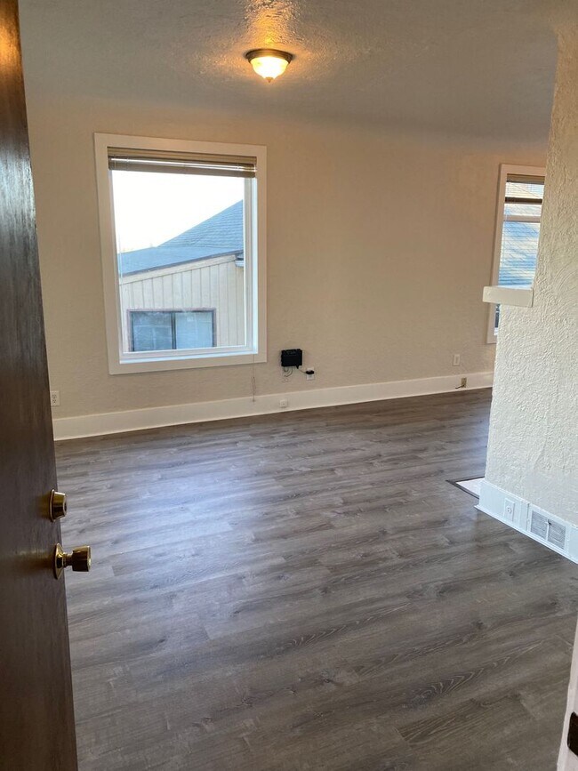 Building Photo - Phillips Ward Triplex