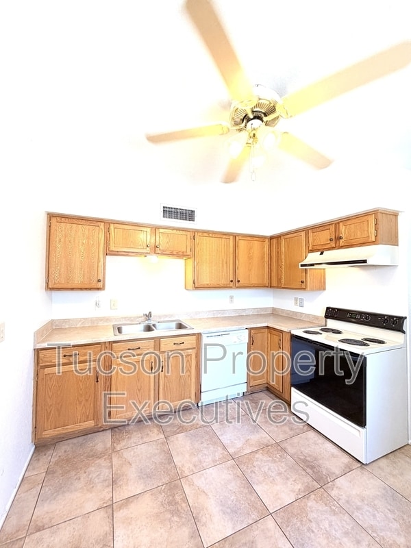 Building Photo - 4901 E Pima St