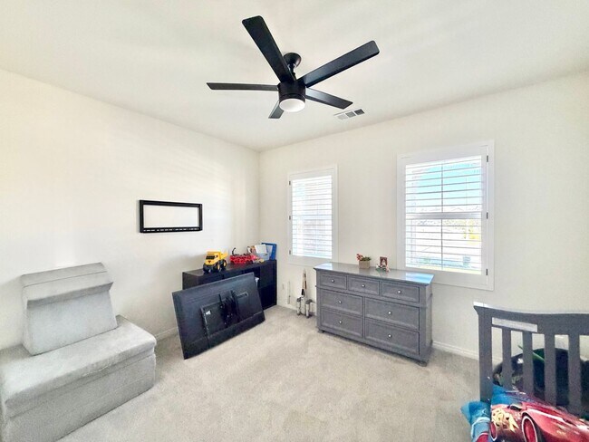 Building Photo - Spacious Heritage Lake Home with Solar & Main-Level Primary Suite
