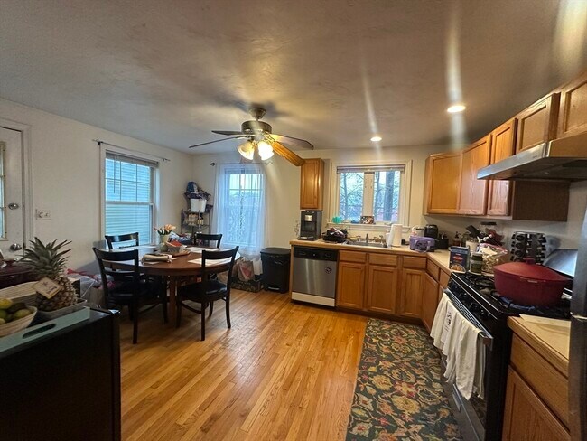 Building Photo - 174 Calumet St