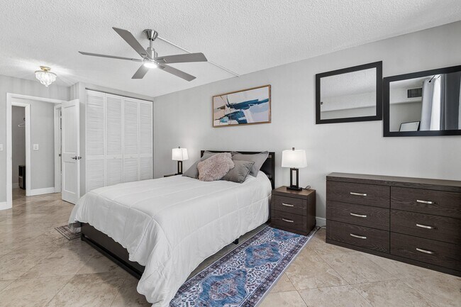 Building Photo - 4511 S Ocean Blvd