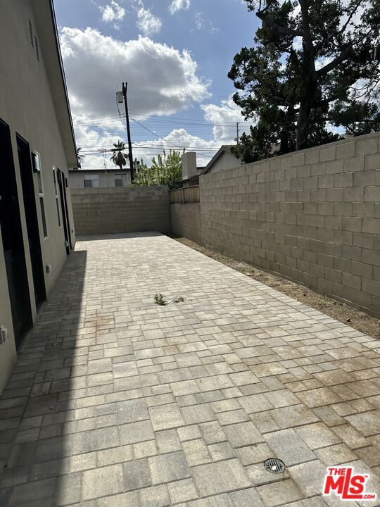 Building Photo - 6829 Bellaire Ave