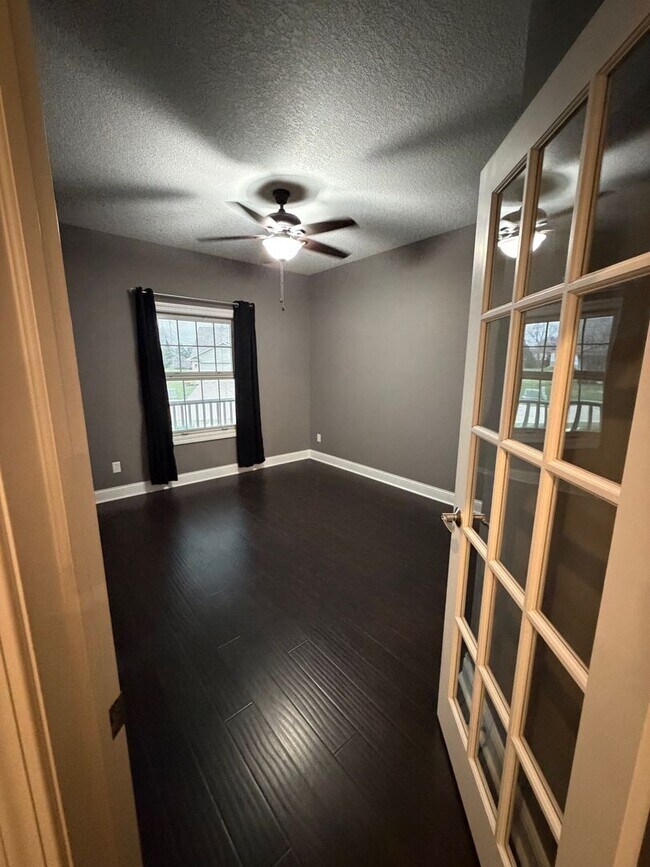 Building Photo - COMMINNG SOON - 4 BED 3 1/2 BATH HOUSE