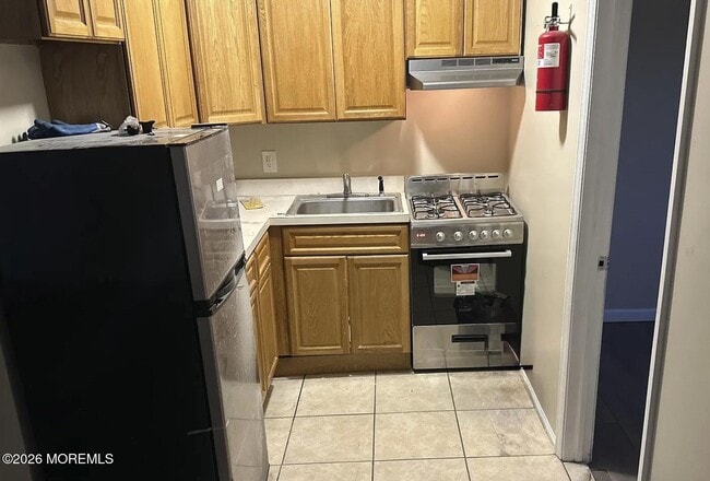 Building Photo - 39 Sampson Ave