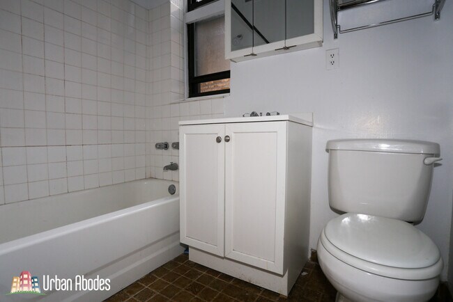 Building Photo - 3517 N Racine Ave