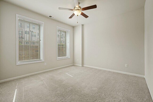 Building Photo - 4240 Hickory Pne Aly