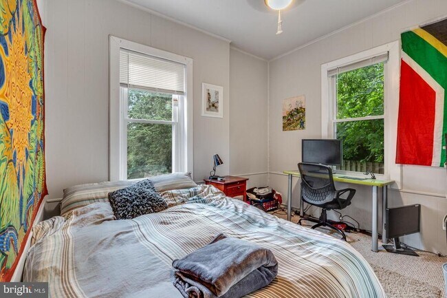 Building Photo - 4640 Silverwood St