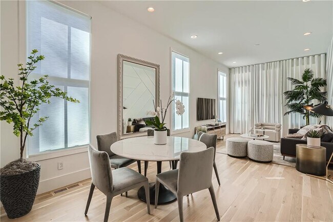 Building Photo - 997 Wylie St SE