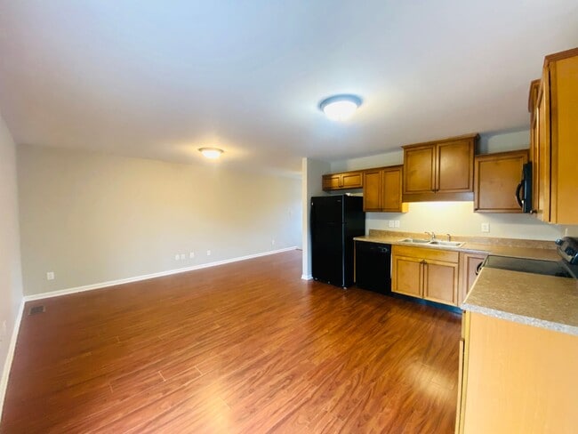 Building Photo - 1728 Thistlewood Dr