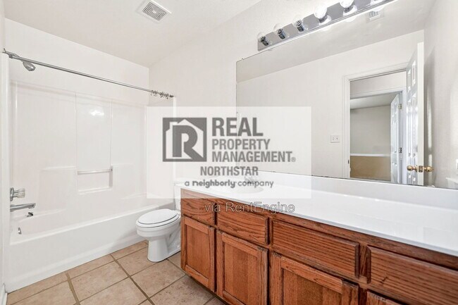 Building Photo - 308 Pin Oak Ln