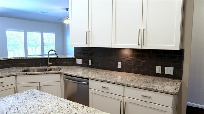 Building Photo - 520 Caddo Lake Dr