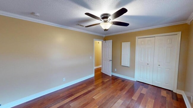 Building Photo - 110 Oakland Dr