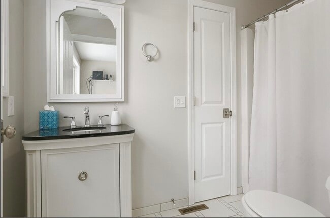 Building Photo - 9 Gulliver Ave