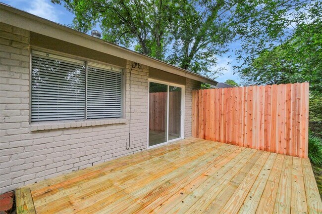 Building Photo - 4511 Ravine Dr