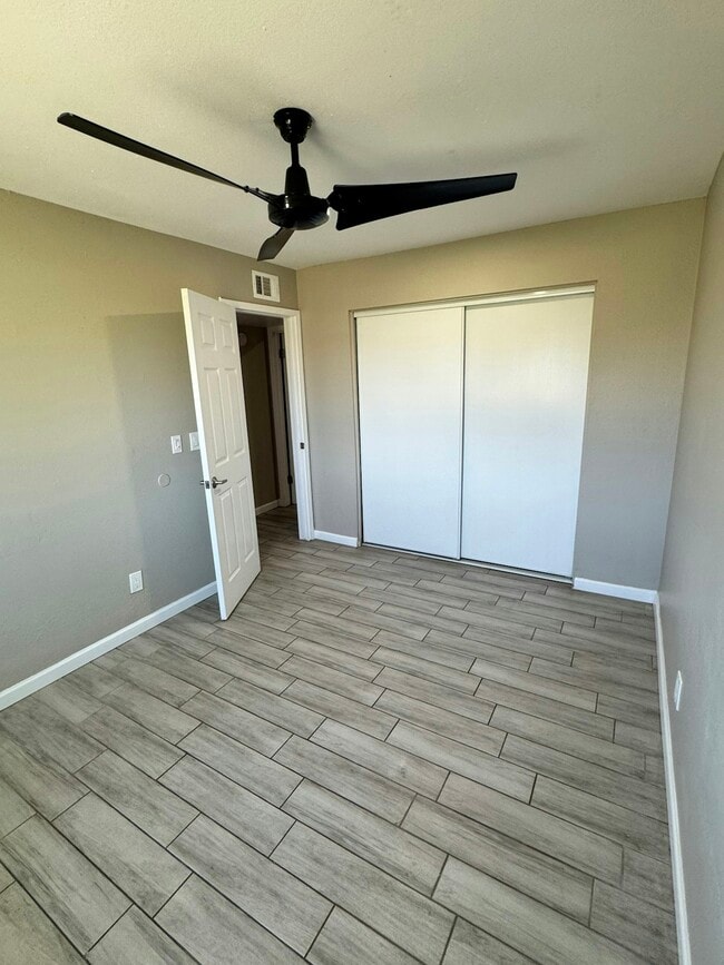 Building Photo - 1013 E Commonwealth Pl