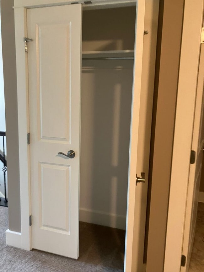 Building Photo - Maintenance free 3 bedroom 2.5 bath home in Stow