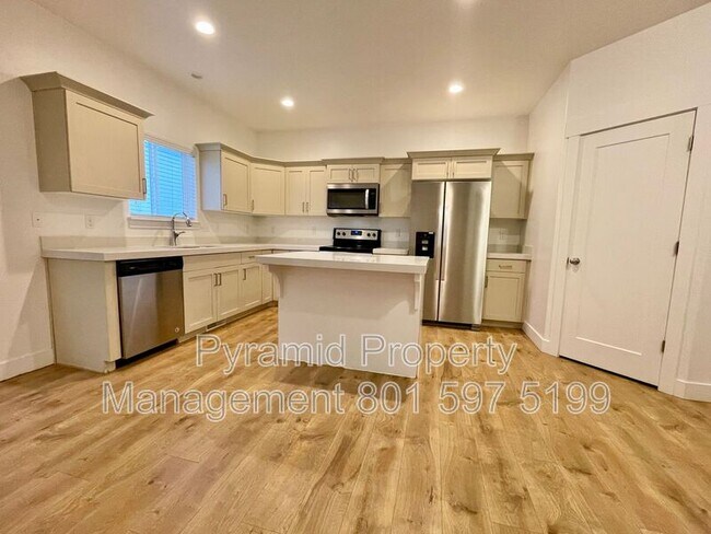 Building Photo - 836 E 340 S