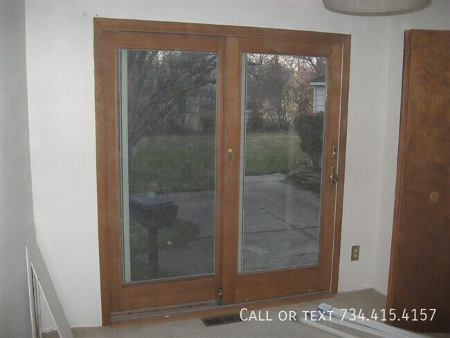 Building Photo - 2863 Marshall St