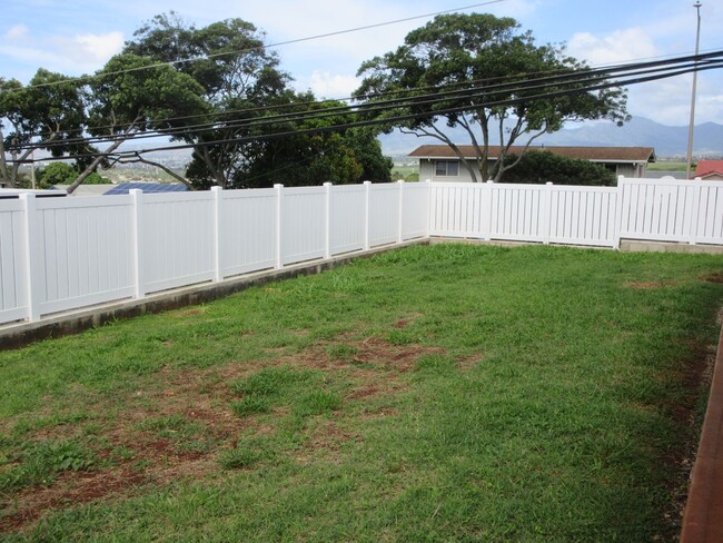 Building Photo - Pearl City, 3 bed, 2 bath house, classic w...