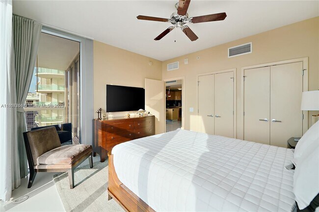 Building Photo - 6899 Collins Ave