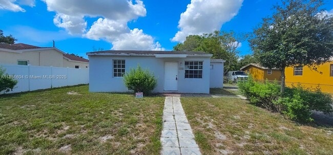 Building Photo - 2332 NW 14th Ct