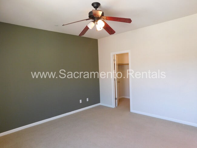 Building Photo - Wonderful 3 bd/2.5 ba Elk Grove Home with 2 Car Garage