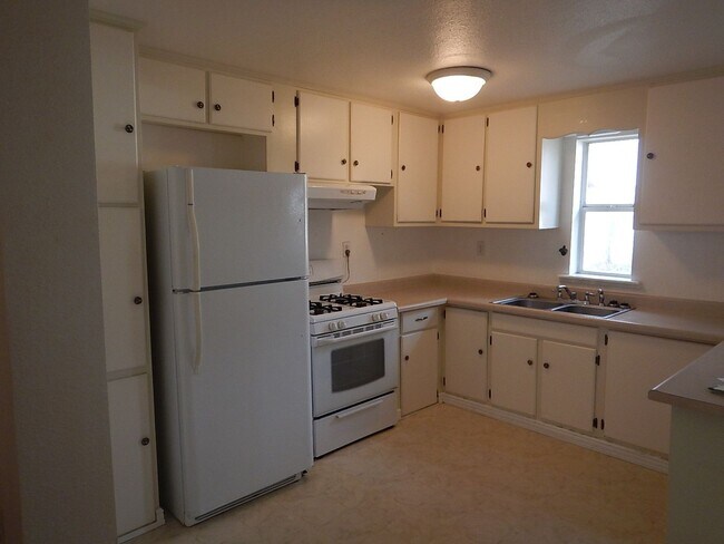 Building Photo - 0467