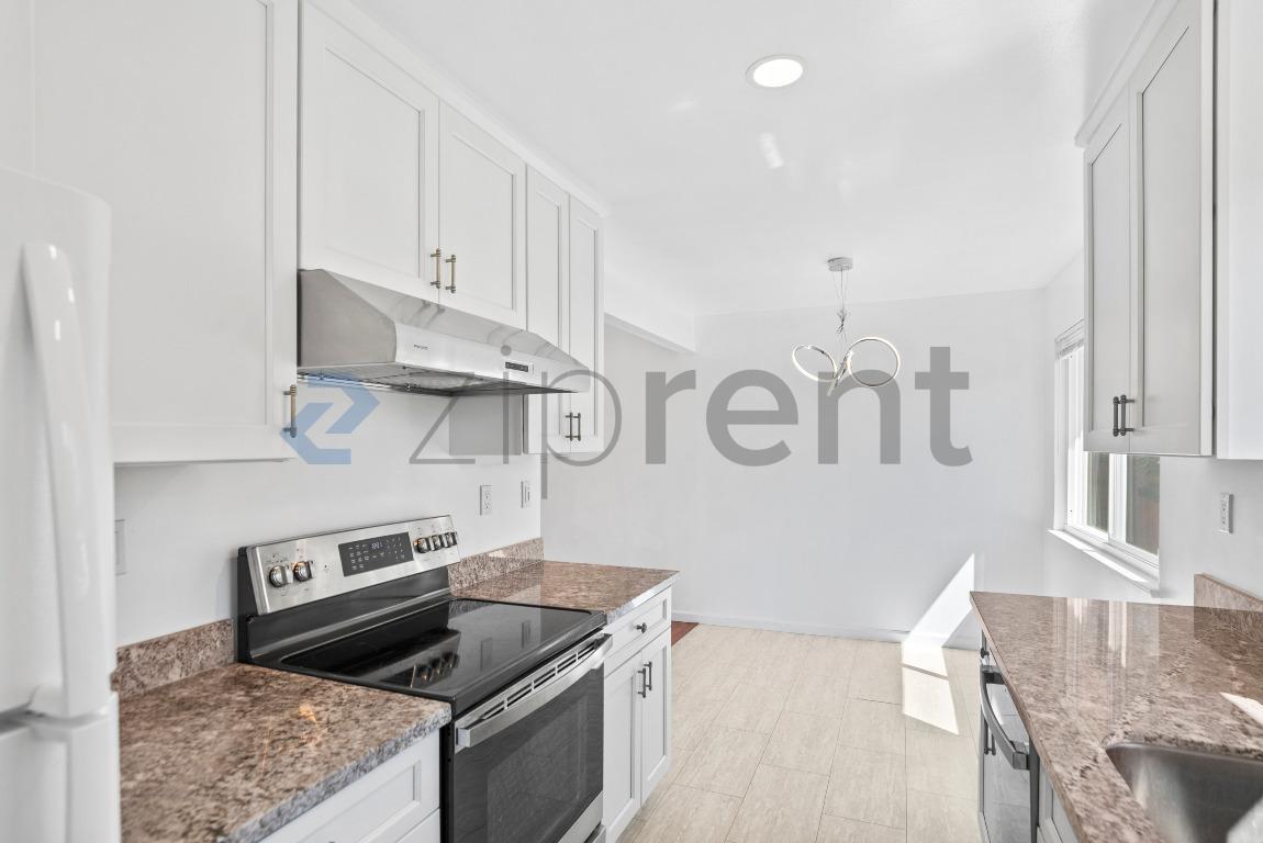 Building Photo - 1729 Elm St