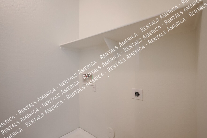 Building Photo - 17747 W Ventura St