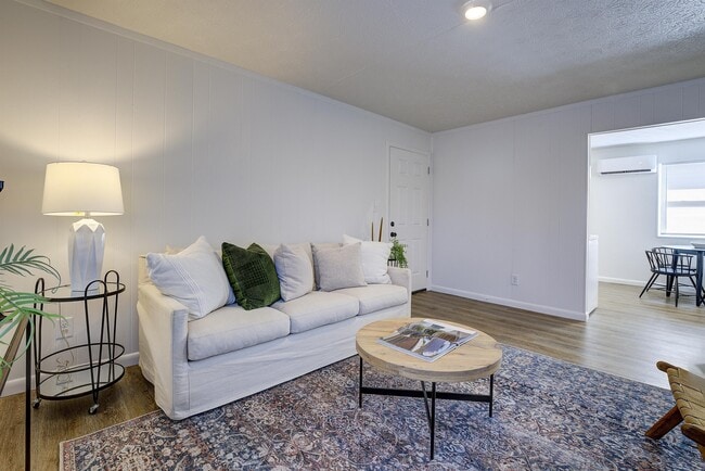 Interior Photo - Carolina Drive - Greenville - 822