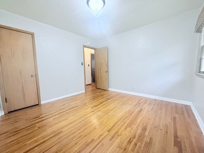Building Photo - 1205 Dorothy Dr