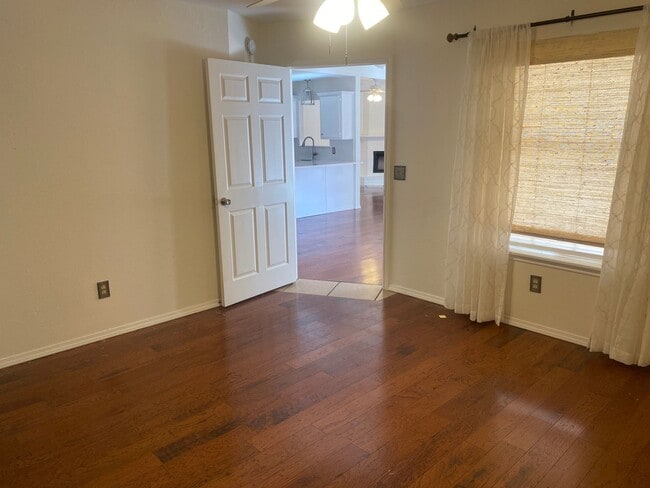 Building Photo - 3 bed 2 bath - Frenship ISD