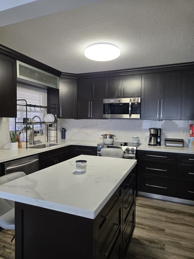 Building Photo - 1397 W 38th Pl