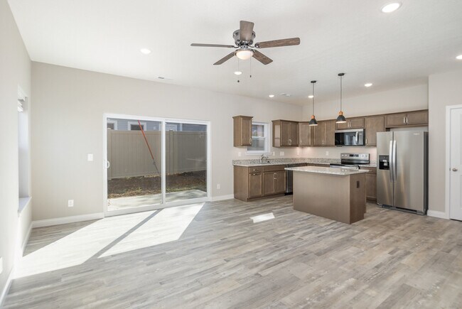 Building Photo - 501 Station Ct