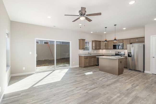 Building Photo - 505 Station Ct