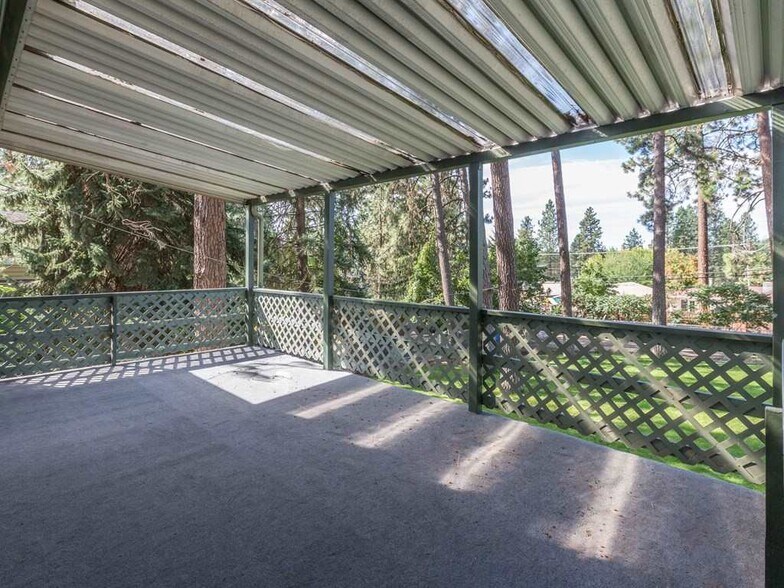 Deck off kitchen - 4821 N Greenwood Blvd