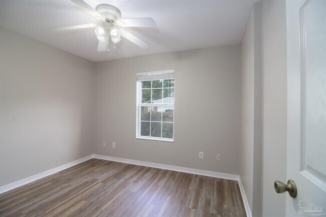 Building Photo - 609 Saleta St