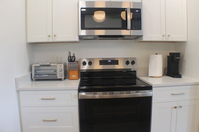 Building Photo - 110 Hotel St