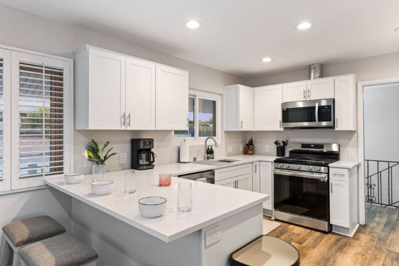 Building Photo - 321 W Kalmia St