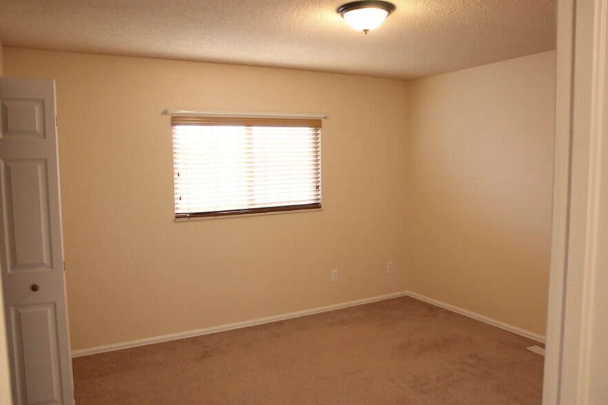 Building Photo - 6610 Parkridge Ct