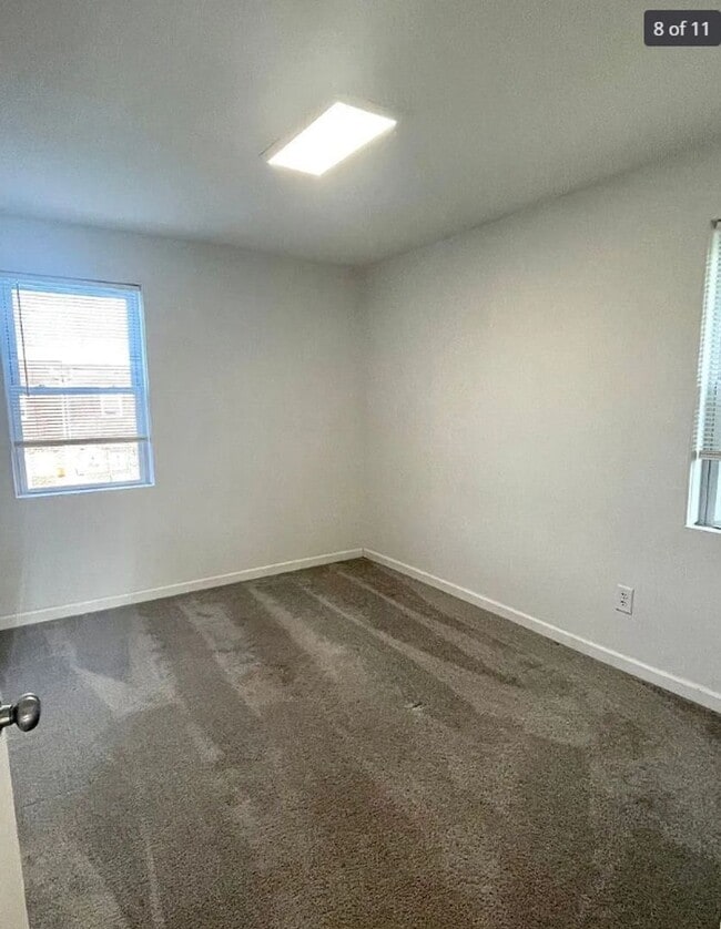 Building Photo - 3 bedroom 1 bath house available in North ...
